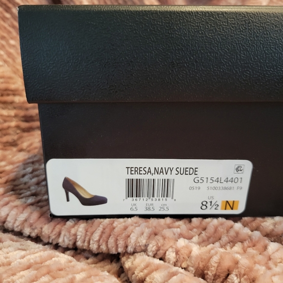 Navy Suede heels/ Naturalizer- Teresa- 8.5N/ box - Picture 9 of 9